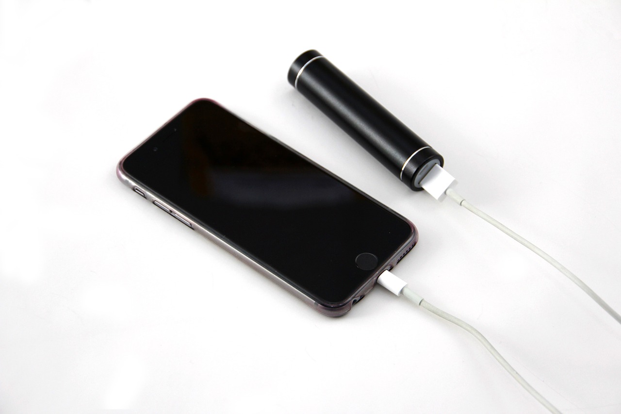 charging smartphone portable charger